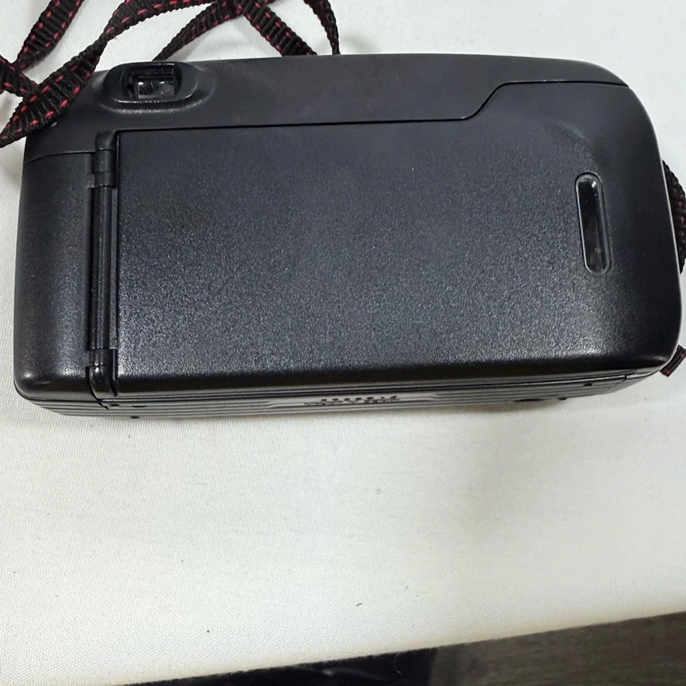 Nikon Zoom Touch 470 QD with case